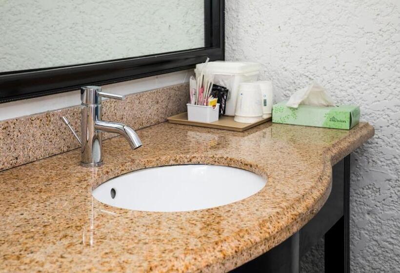 キングサイズベッドのスイートルーム, Days Inn By Wyndham Stuart