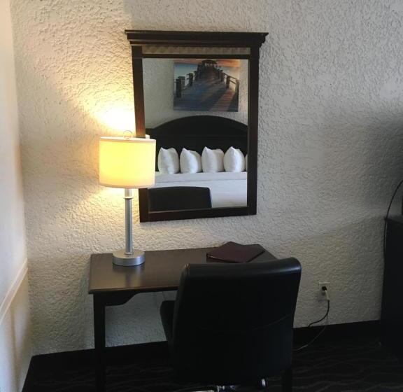 キングサイズベッドのスイートルーム, Days Inn By Wyndham Stuart