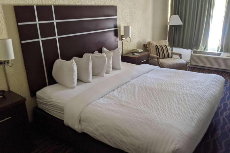 キングサイズベッドのデラックスルーム, Days Inn By Wyndham Stuart