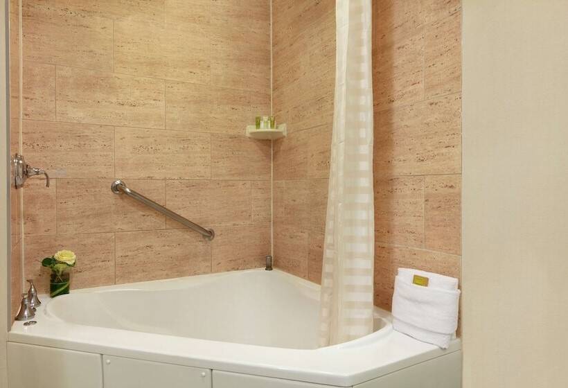 سوییت با چشم‌انداز دریا, Hilton Ocean City Oceanfront Suites