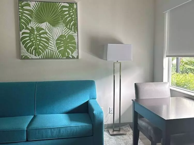 キングサイズベッドのスイートルーム, Oasis Bay Suites, Tampa, Busch Gardens, Usf