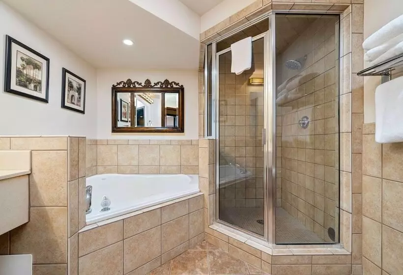 سوئیت 2 خوابه, Ramada By Wyndham Sioux Falls Airport   Waterpark Resort & Event Center
