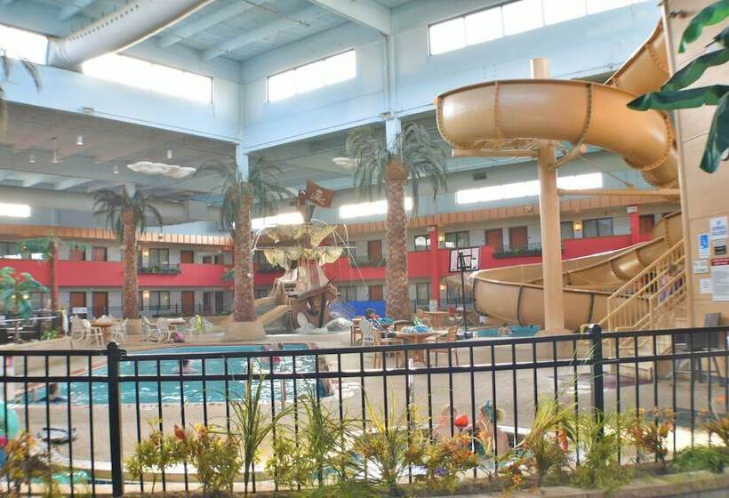 스위트 킹사이즈 침대, Ramada By Wyndham Sioux Falls Airport   Waterpark Resort & Event Center