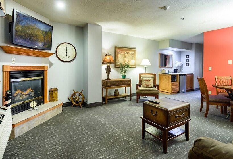 Люкс Кровать Кинг, Ramada By Wyndham Sioux Falls Airport   Waterpark Resort & Event Center