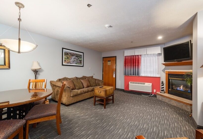 스위트 킹사이즈 침대, Ramada By Wyndham Sioux Falls Airport   Waterpark Resort & Event Center