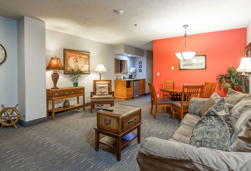 Люкс Кровать Кинг, Ramada By Wyndham Sioux Falls Airport   Waterpark Resort & Event Center