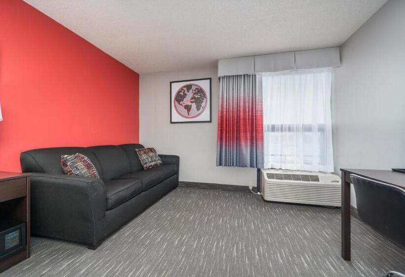 Люкс Кровать Кинг, Ramada By Wyndham Sioux Falls Airport   Waterpark Resort & Event Center