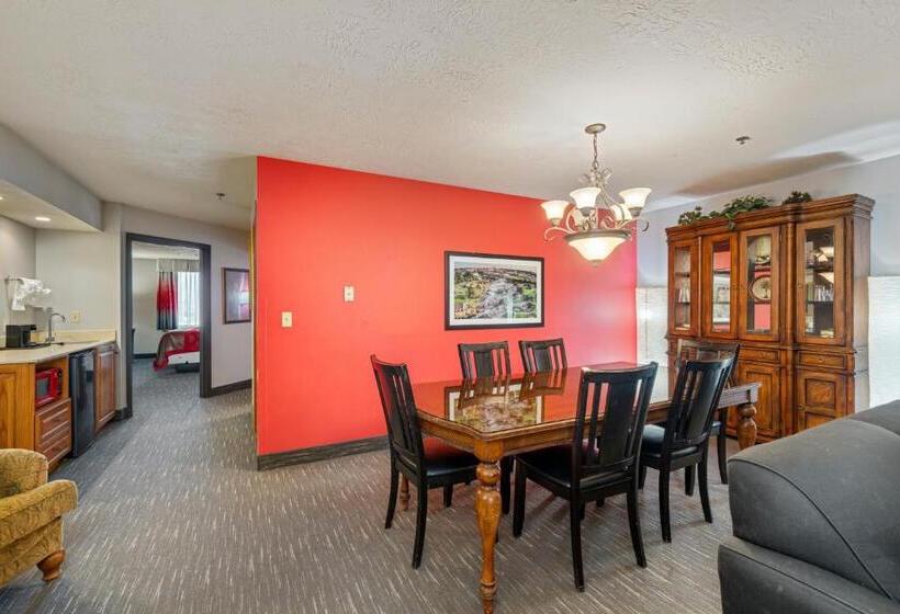 Люкс 2 Спальни, Ramada By Wyndham Sioux Falls Airport   Waterpark Resort & Event Center