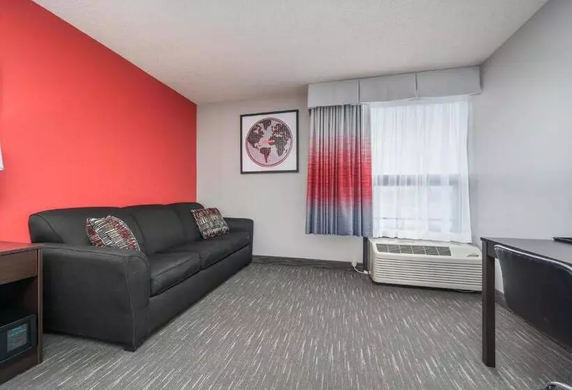 اتاق استاندارد با تخت بزرگ, Ramada By Wyndham Sioux Falls Airport   Waterpark Resort & Event Center