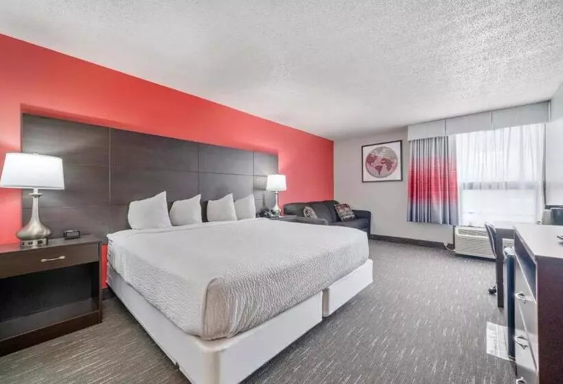 اتاق استاندارد با تخت بزرگ, Ramada By Wyndham Sioux Falls Airport   Waterpark Resort & Event Center