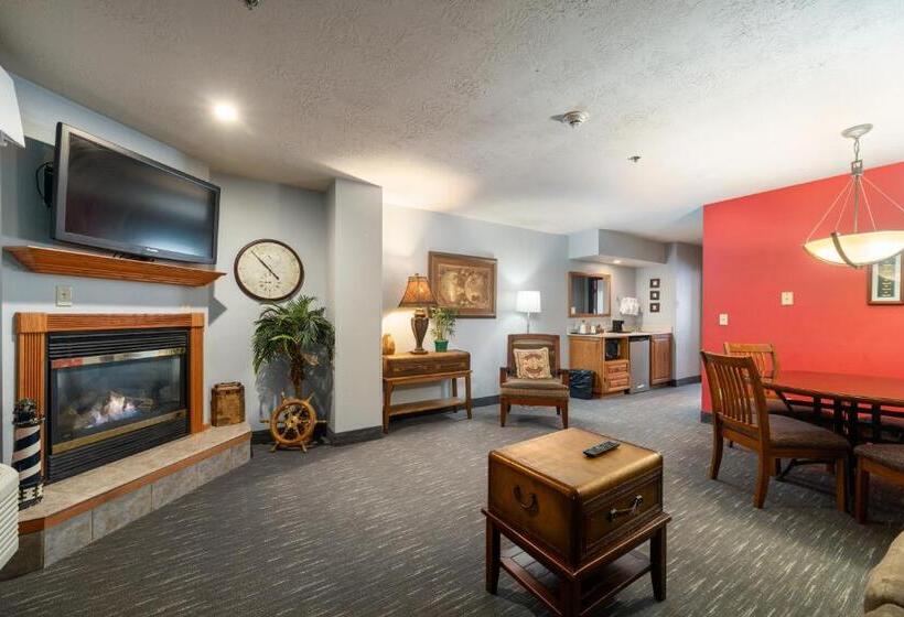 Люкс Кровать Кинг, Ramada By Wyndham Sioux Falls Airport   Waterpark Resort & Event Center