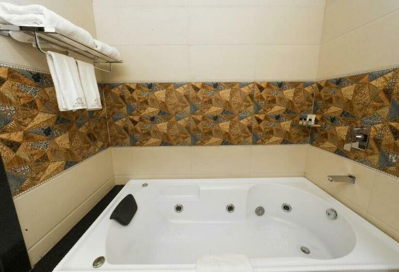 جناح جونيور, Costa Riviera