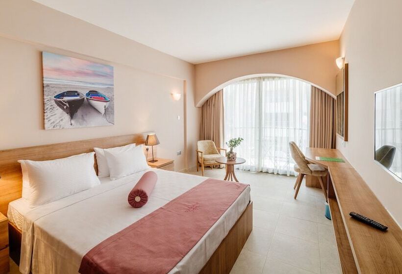 Семейный Номер, Olivia Palm