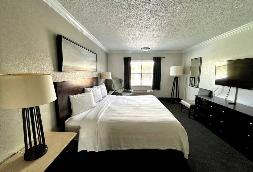 جناح ديلوكس سرير كينج, At Home Inn   Pensacola