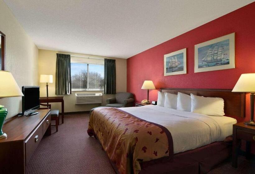 스탠다드 룸 킹사이즈 침대, Econo Lodge Whitehall Near Michigan S Adventure