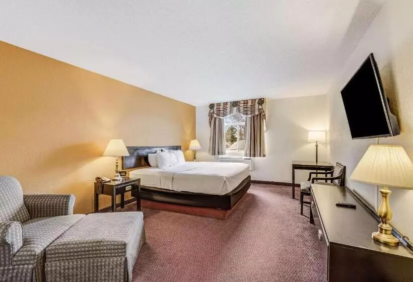 キングサイズベッドのデラックススイート, Econo Lodge Whitehall Near Michigan S Adventure