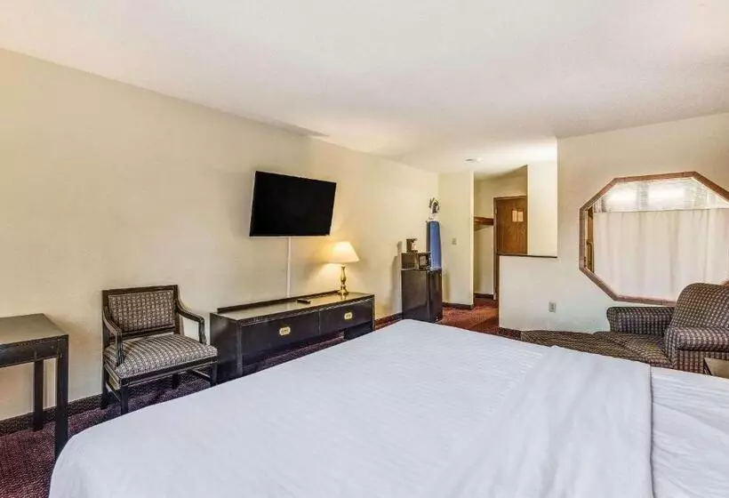デラックススイート, Econo Lodge Whitehall Near Michigan S Adventure