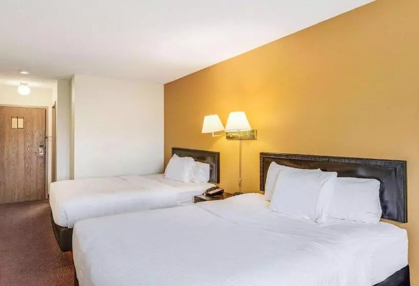 ２ダブルベッドのスタンダードルーム, Econo Lodge Whitehall Near Michigan S Adventure