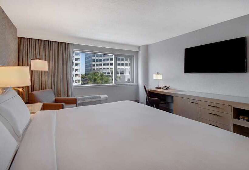 带大床的标准间, Doubletree By Hilton Virginia Beach Oceanfront South