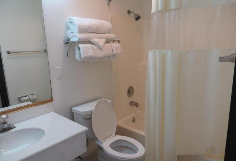 غرفة ديلوكس سرير كينج, Howard Johnson By Wyndham Torrance