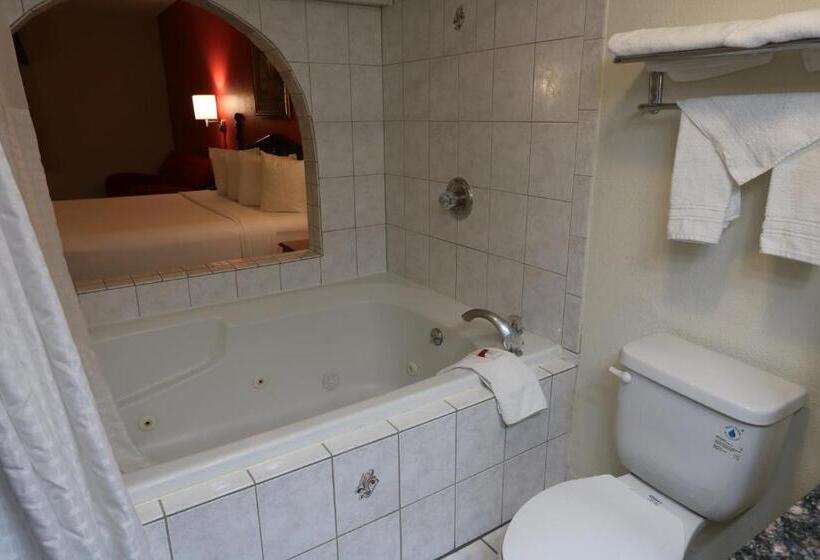 סטודיו סופריור, Ramada By Wyndham Bolingbrook