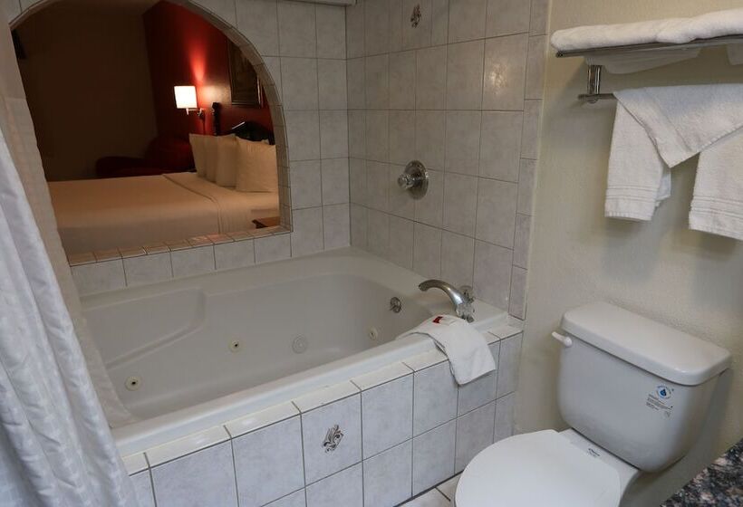 סטודיו סופריור, Ramada By Wyndham Bolingbrook