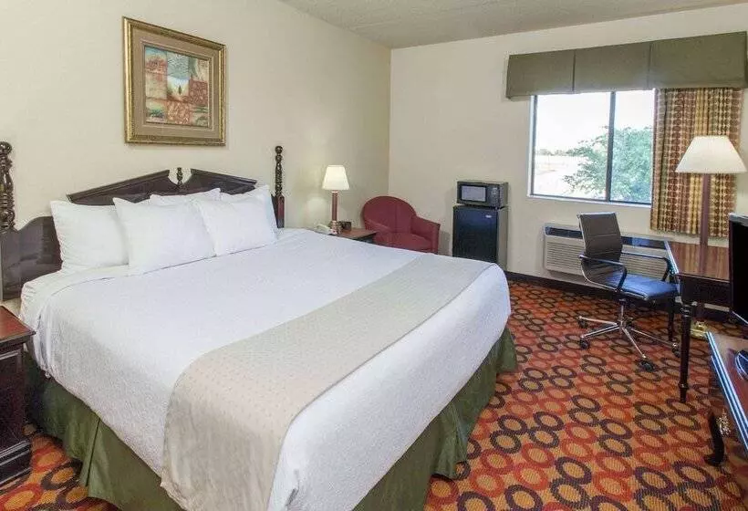 スーペリアスタジオ, Ramada By Wyndham Bolingbrook
