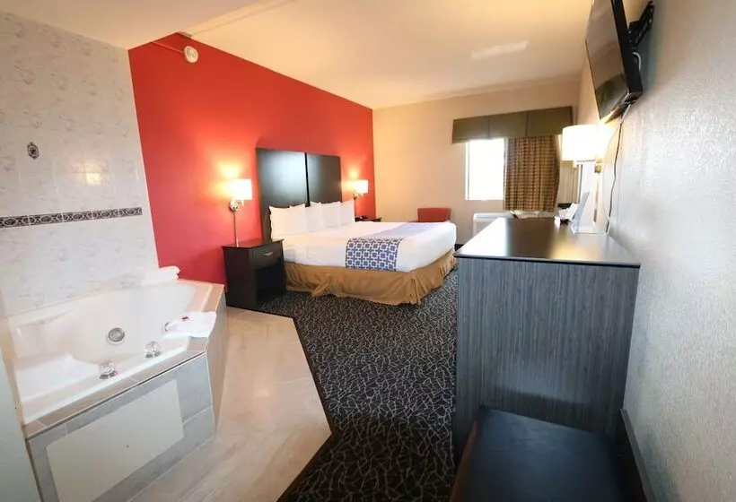 スーペリアスタジオ, Ramada By Wyndham Bolingbrook