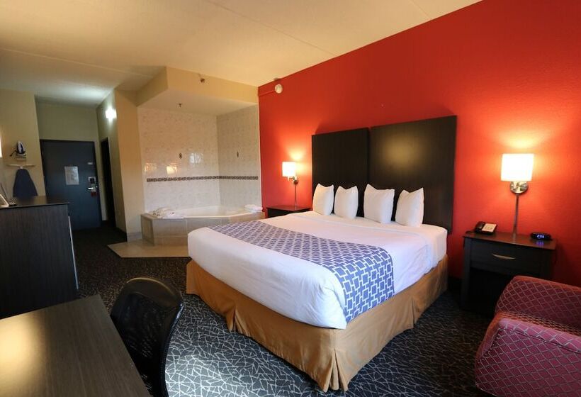 スーペリアスタジオ, Ramada By Wyndham Bolingbrook