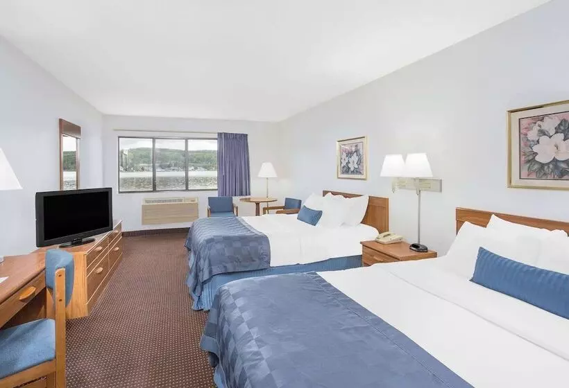 ２ダブルベッドのスタンダードルーム, Ramada By Wyndham Hancock Waterfront