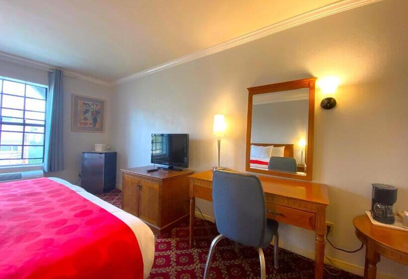 חדר סטנדרט עם מיטת קינג, Ramada By Wyndham Los Angeles/wilshire Center