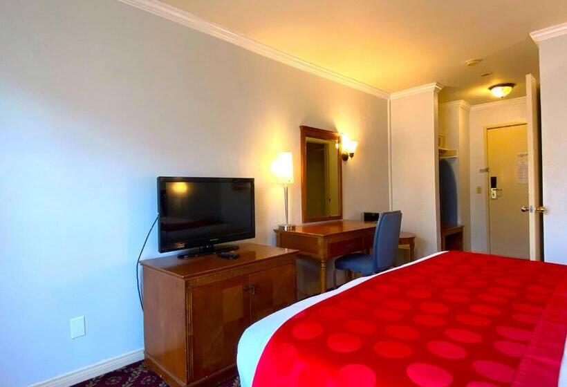 חדר סטנדרט עם מיטת קינג, Ramada By Wyndham Los Angeles/wilshire Center