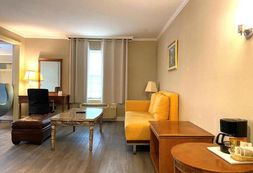 מיטת קינג בסוויטה, Ramada By Wyndham Los Angeles/wilshire Center