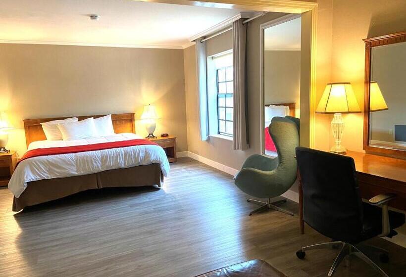 מיטת קינג בסוויטה, Ramada By Wyndham Los Angeles/wilshire Center