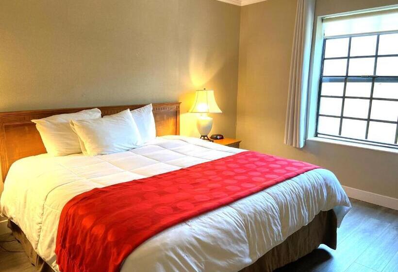 스위트 킹사이즈 침대, Ramada By Wyndham Los Angeles/wilshire Center