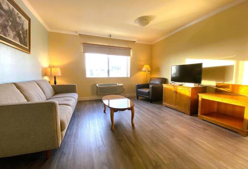 סוויטה, Ramada By Wyndham Los Angeles/wilshire Center