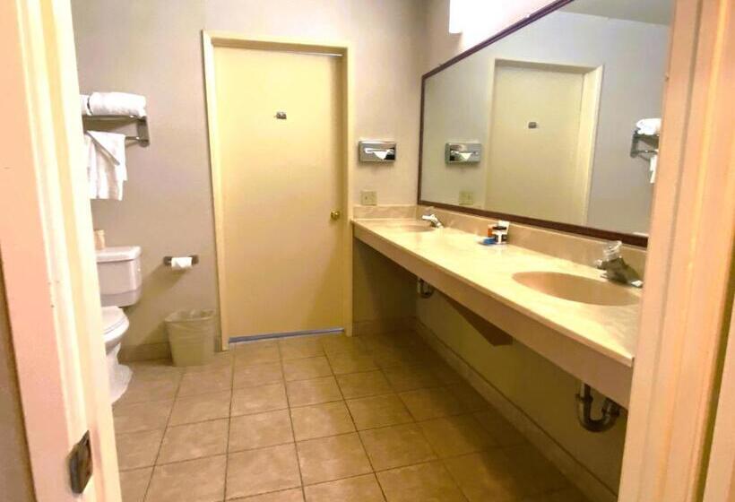 סוויטת ג'וניור מיטת קינג, Ramada By Wyndham Los Angeles/wilshire Center