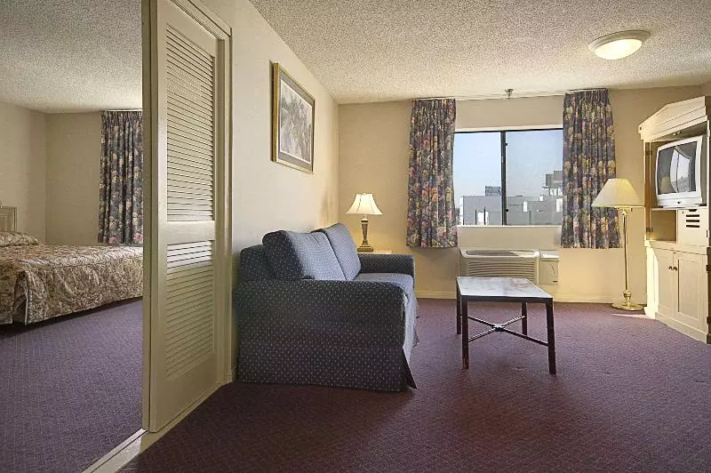 سوئیت با تخت بزرگ, Ramada By Wyndham Los Angeles/wilshire Center