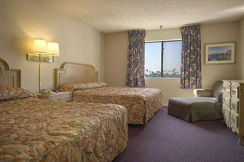 اتاق استاندارد, Ramada By Wyndham Los Angeles/wilshire Center