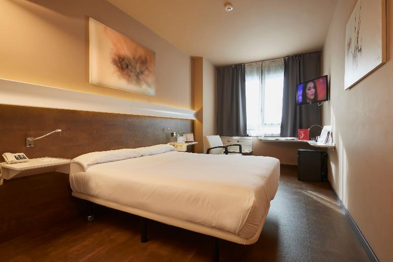 חדר סטנדרט עם מיטת קינג, Ramada By Wyndham Los Angeles/wilshire Center