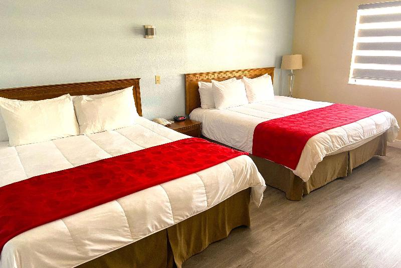 스위트 킹사이즈 침대, Ramada By Wyndham Los Angeles/wilshire Center