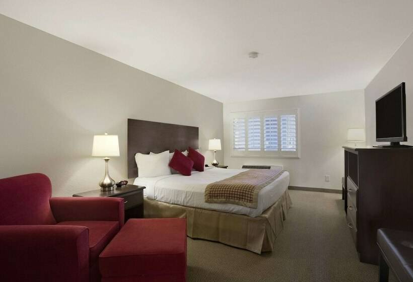 סוויטה, Infinity Inn & Suites