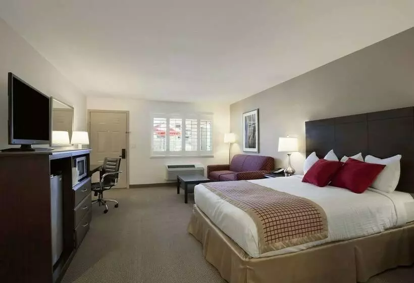 スイート, Infinity Inn & Suites