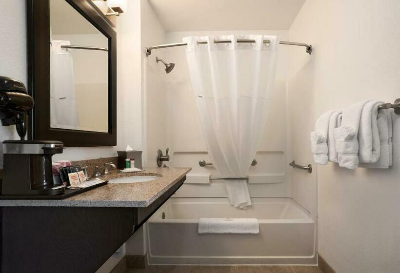 סוויטה, Infinity Inn & Suites