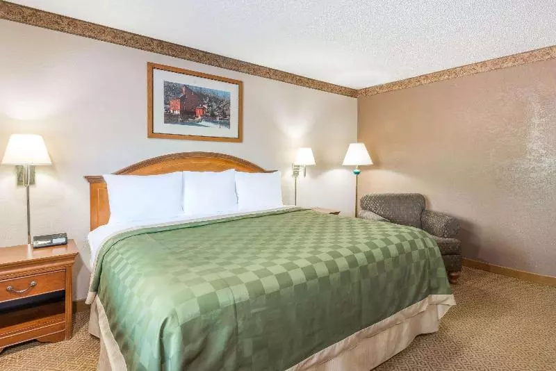 キングサイズベッドのスタンダードルーム, Ramada By Wyndham West Atlantic City