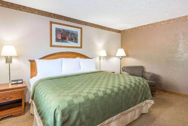 キングサイズベッドのスタンダードルーム, Ramada By Wyndham West Atlantic City