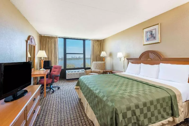 キングサイズベッドのスタンダードルーム, Ramada By Wyndham West Atlantic City