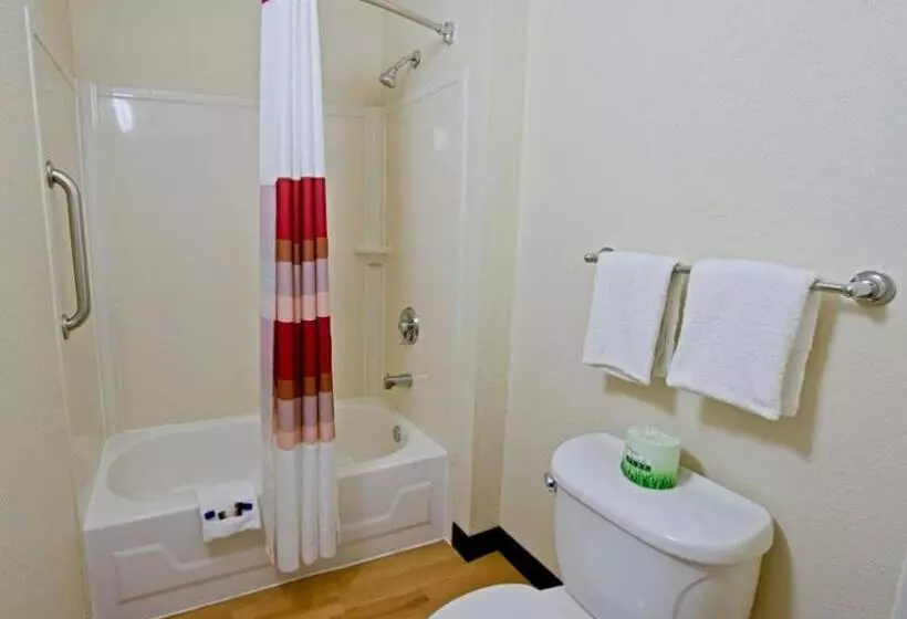 اتاق سوپریور با تخت بزرگ, Red Roof Inn Akron