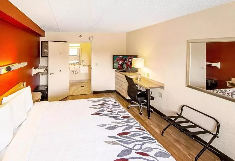 اتاق استاندارد با تخت بزرگ برای معلولان, Red Roof Inn Akron