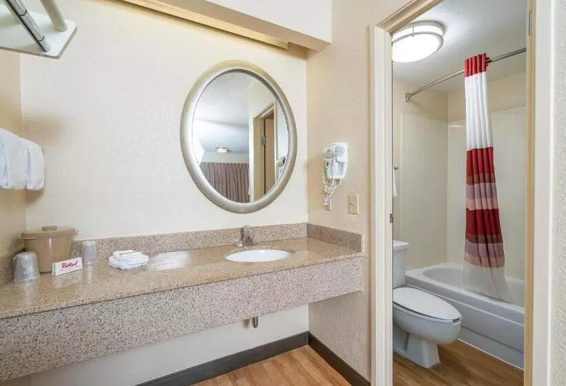 キングサイズベッドのスタンダードルーム, Red Roof Inn Detroit   Dearborn Greenfield Village